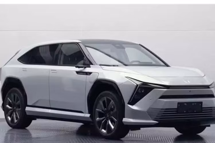 Honda S7 sử dụng nền tảng W và tự hào có kích thước bao gồm chiều dài, chiều rộng và chiều cao lần lượt sẽ là 4750/1930/1625 mm với chiều dài cơ sở dài 2930 mm.