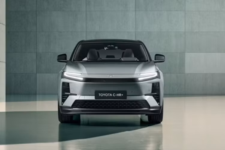 Theo đó, mẫu xe SUV điện Toyota C-HR+ được phân phối với ba phiên bản chính là: tiêu chuẩn FWD, FWD nâng cấp và AWD cao cấp.