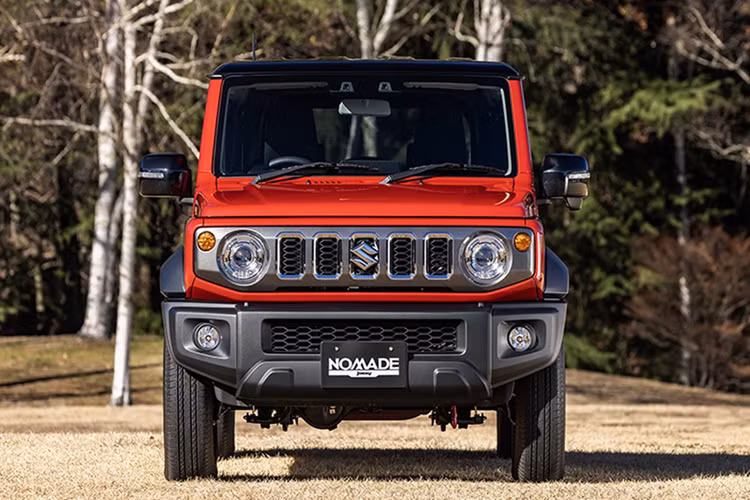 Cung cấp sức mạnh cho Suzuki Jimny Nomade vẫn là động cơ xăng hút khí tự nhiên dung tích 1.5L cho công suất tối đa 103 mã lực và mô-men xoắn cực đại 134 Nm. Động cơ đi kèm với hộp số sàn 5 cấp hoặc số tự động 4 cấp và hệ dẫn động 4 bánh bán toàn thời gian.