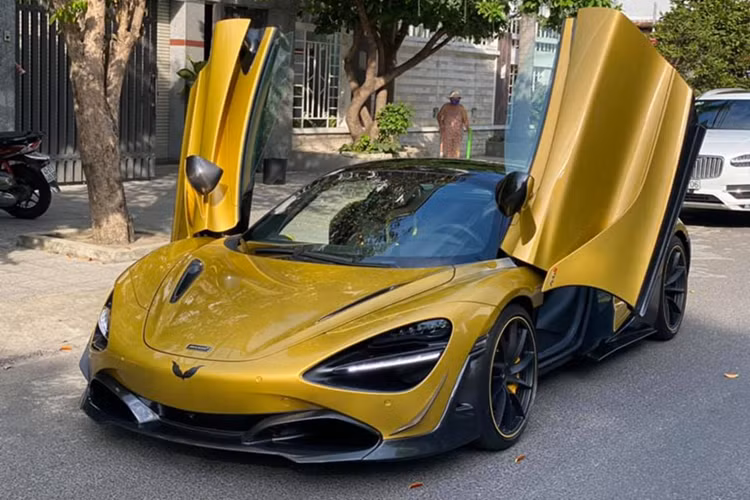 Ở thiết kế, hãng độ Novitec mang đến cho siêu xe mui trần McLaren 720S Spider gói nâng cấp body kit carbon bao gồm cản va trước với điểm nhấn là có thêm 2 thanh ốp đầu xe và vây cá sắc cạnh. Kế đến là nẹp sườn mới và đuôi xe với 2 tấm ốp bên hông và khuếch tán sau bằng carbon.