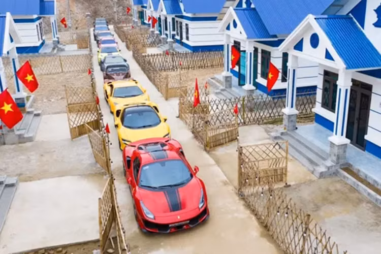 Câu chuyện về đại gia siêu xe Hoàng Kim Khánh chia sẻ sẽ bán bớt đi 1 số xe trong garage, rồi sau đó vận chuyển gần 10 siêu xe, xe siêu sang với tổng trị giá hơn 200 tỷ đồng để lên núi, đã thu hút sự quan tâm của cộng đồng mạng, nhiều người đặt ra nghi vấn phải chăng đại gia ở Hải Dương đã bán xe.