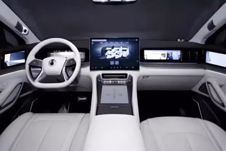 Theo quan chức này, nội thất xe SUV BYD Denza N9 PHEV áp dụng bố cục ghế ngồi 2+2+2 và có cốp xe 520 inch có thể chứa được túi đựng gậy đánh gôn, năm vali 20 inch và năm ba lô theo chiều ngang. 