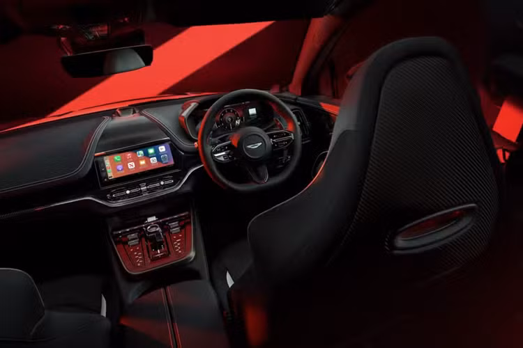 Hệ thống treo của Aston Martion DBX S giống hệt DBX707. Aston cho biết DBX S “hưởng lợi từ toàn bộ cải tiến hệ thống treo được giới thiệu năm ngoái”, gồm các hiệu chỉnh mới cho lò xo khí và giảm chấn điện tử. Aston Martion tuyên bố rằng chiếc xe gần như không có độ lật, điều này từng áp dụng cho DBX707.