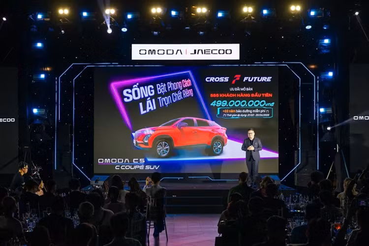 Ngày 21/3/2025, Omoda &amp; Jaecoo Việt Nam đã chính thức ra mắt mẫu xe Omoda C5 Luxury 2025 mới với giá bán lẻ dự kiến 539 triệu đồng. Tuy nhiên, từ nay đến hết ngày 30/4/2025, xe được mở bán với giá ưu đãi chỉ 499 triệu đồng, ngang ngửa những mẫu SUV hạng A như Toyota Raize hay Hyundai Venue.