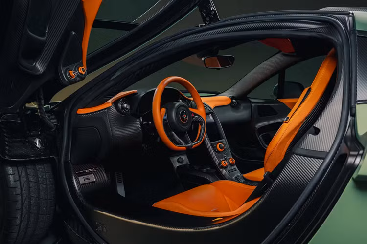 Chi tiết này dựa theo báo cáo kiểm tra do Dragon Racing tại Dubai thực hiện vào cuối năm 2024. Kể từ khi ra mắt, không có thông tin nào về lịch sử bảo dưỡng cũng như tình trạng hoàn hảo của động cơ V8 tăng áp kép và bộ pin. Ngày nay, McLaren P1 vẫn ấn tượng như khi lần đầu được giới thiệu tại Triển lãm Ô tô Geneva năm 2013