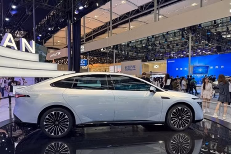 Nissan cho biết cụm pin lớn hơn cho phép xe có thể đi được 635 km sau một lần sạc đầy dựa trên tiêu chuẩn CLTC của Trung Quốc. Vào thời điểm hiện tại, hãng Nissan chỉ có kế hoạch bán N7 ở thị trường Trung Quốc. Giá xe Nissan N7 vẫn chưa được hé lộ.