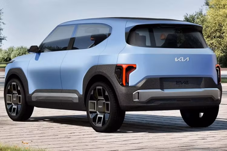Tại châu Âu, giá xe điện Kia EV2 có giá dự kiến khoảng 30.000 euro (khoảng 800 triệu đồng) khi ra mắt vào năm 2026. Kia cho biết xe cũng sẽ được bán tại các khu vực khác nhưng chưa nêu chi tiết. Nếu về Việt Nam, EV2 sẽ là đối thủ cạnh tranh của VinFast VF5.