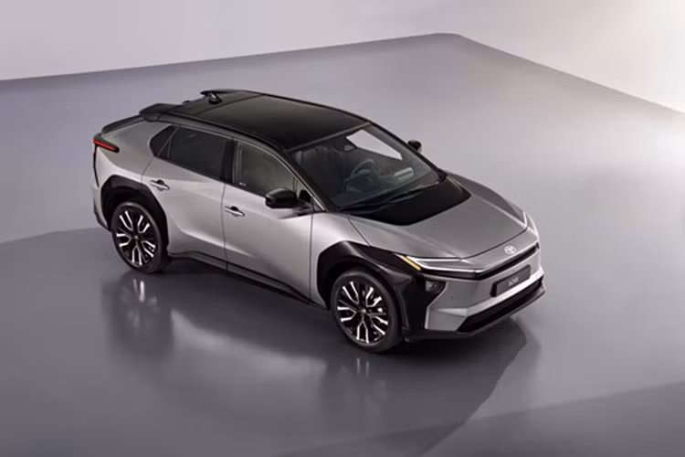 Giống như Toyota Urban Cruiser và C-HR+, 3 mẫu xe điện mới dành cho châu Âu này sẽ tránh sử dụng thương hiệu bZ. Toyota đã cam kết ngừng sử dụng chiến lược đặt tên "Beyond Zero" cho các xe điện của mình.