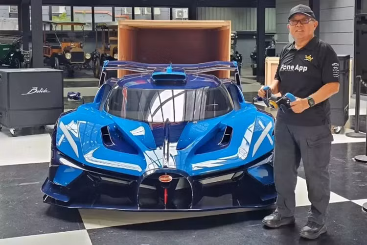 Vào hồi tháng 10/2020, Bugatti chính thức ra mắt siêu xe Bolide đặc biệt với số lượng chỉ 1 xe trên toàn thế giới. Đáng chú ý, Bugatti Bolide đặc biệt chỉ dành riêng cho đường đua chuyên nghiệp.