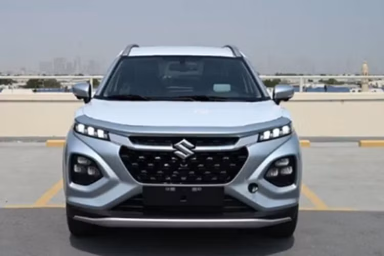 Động cơ tiêu thụ lượng xăng trung bình 21,5 km/lít (4,65 lít/100 km) nếu kết hợp với hộp số sàn và 20,01 km/lít (4,99 lít/100 km) khi đi cùng hộp số tự động. Thứ hai là động cơ xăng Dual Jet 4 xi-lanh, dung tích 1.2L với công suất tối đa 89,7 mã lực và mô-men xoắn cực đại 113 Nm. Sức mạnh được truyền tới bánh thông qua hộp số sàn 5 cấp hoặc hộp số sàn tự động AMT.