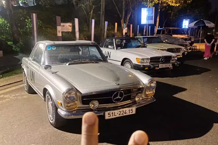 Tuy nhiên chủ nhân của bộ sưu tập xe Mercedes-Benz cổ hơn 80 tỷ này cũng đã có dụng ý riêng cho mình nên chờ 1 sự kiện siêu xe tiếp theo diễn ra, biết đâu sẽ lần đầu những siêu xe đỉnh cao nhất của "Qua" Vũ sẽ được xếp hàng dài vài km.