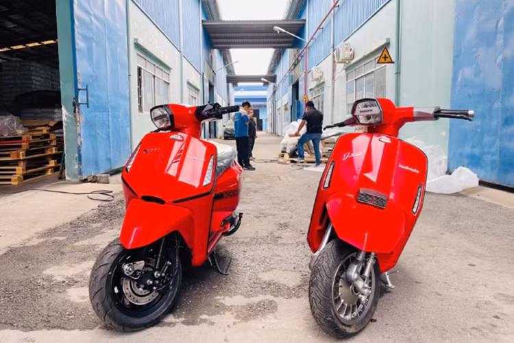 Theo một số nguồn tin, thương hiệu xe máy Lambretta đã có đối tác phân phối chính thức tại Việt Nam. Lô xe đầu tiên của hãng đã nhập khẩu về nước và đang làm các thủ tục đăng kiểm trước khi giới thiệu với khách Việt vào quý II tới đây.