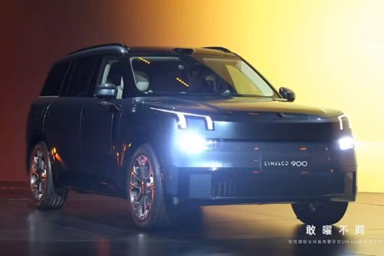 Tổng công suất hệ thống cho phiên bản này là 530 kW, tương đương là 721 mã lực. Hai hệ thống truyền động PHEV khác dựa trên động cơ 2.0T. Có một phiên bản động cơ kép sử dụng động cơ điện 123 kW ở trục trước và động cơ 230 kW ở phía sau, với tổng công suất hệ thống là 540 kW, 735 mã lực.