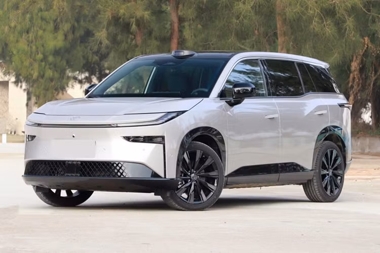 Tại Triển lãm Ô tô Thượng Hải 2025, Toyota bZ3X và bZ7 chạy điện đã chính thức trình làng – cả hai đều được phát triển theo hệ thống “Kỹ sư trưởng khu vực” (Regional Chief Engineer - RCE).