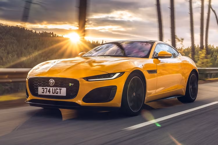 Jaguar: Gần như toàn bộ dải sản phẩm của Jaguar đã chính thức bị khai tử, ngoại trừ mẫu SUV cỡ trung F-Pace. Theo định hướng mới, hãng xe đến từ Anh Quốc sẽ tập trung phát triển các mẫu xe thuần điện, mở đầu với Type 00 Concept đầy tranh cãi.