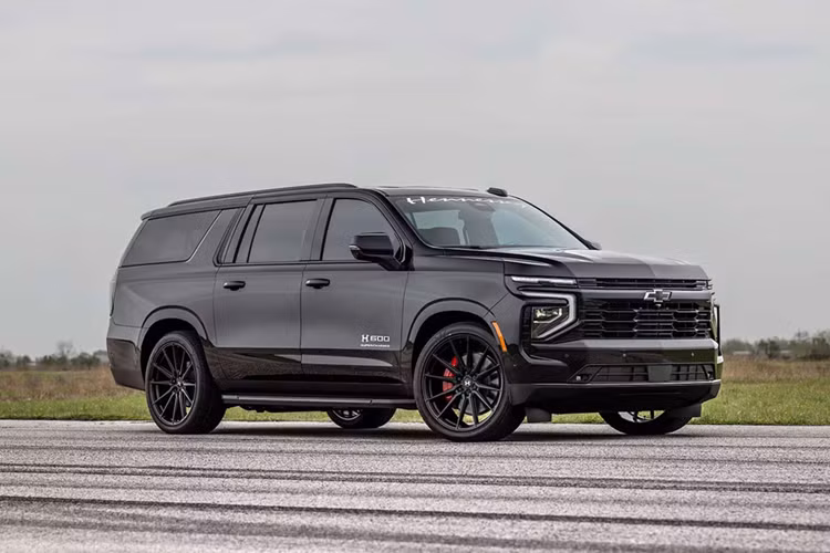 Gói nâng cấp mới nhất của Hennessey độ Chevy Tahoe và Suburban đã biến hai mẫu SUV cỡ lớn trở thành những chiếc xe gia đình hiệu suất cao.