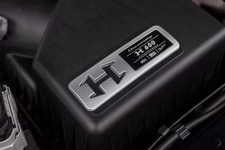 Giờ đây, với công suất 625 mã lực, đây là những chiếc SUV thực sự dành cho người đam mê việc lái xe nhanh, mạnh mẽ và vẫn thực dụng”.