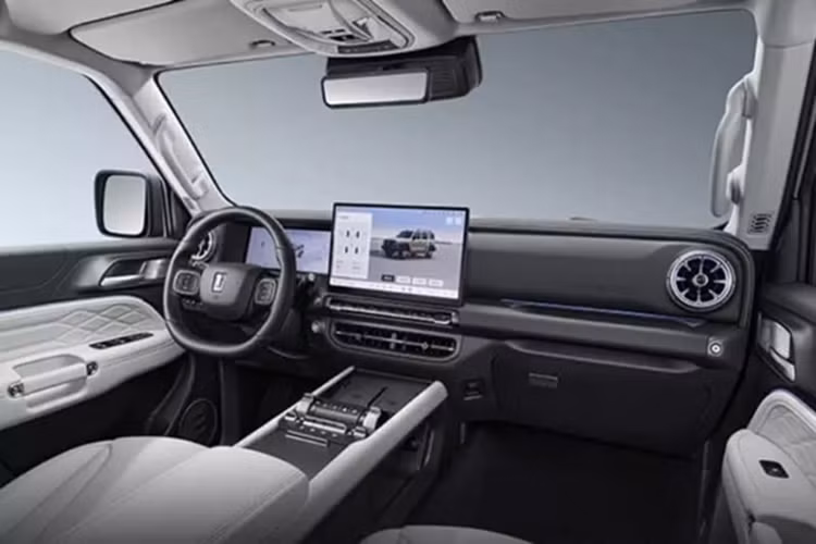 Biến thể chạy bằng xăng có động cơ 2.0T model E20CB với công suất cực đại 167 kW (224 mã lực) và mô-men xoắn cực đại 387 Nm trong khi biến thể chạy bằng dầu diesel có động cơ 2.4T model E24D với công suất cực đại 137 kW (184 mã lực) và mô-men xoắn cực đại 480 Nm.