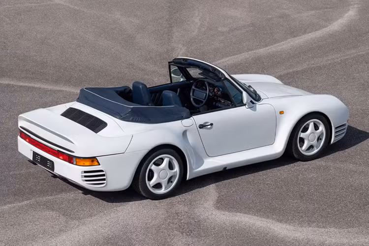 Tính đến thời điểm hiện tại, 959 là một trong những chiếc Porsche rất hiếm, số lượng xe sản xuất từ năm 1986 đến 1993 là 292 xe. Riêng bản Sport có hiệu suất tốt hơn chỉ có 29 chiếc. Điều khiến 959 trở thành chiếc xe mơ ước dù vòng đời khá ngắn ngủi là vì xe được sinh ra để đua Rally nhóm B.