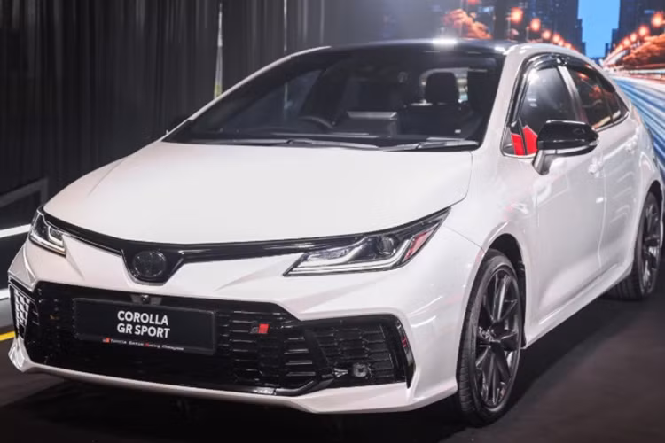 Toyota Corolla GR Sport 2025 nâng cấp hiệu suất, từ 842 triệu đồng Toyota Corolla GR Sport 2025 nang cap hieu suat, tu 842 trieu dong