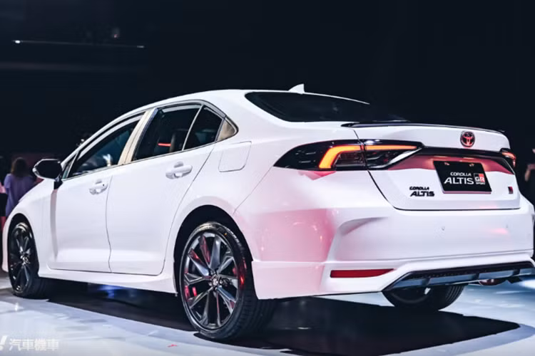 Về trang bị an toàn, Corolla GR Sport 2025 vẫn sở hữu gói an toàn chủ động Toyota Safety Sense với nhiều tính năng hỗ trợ lái tiên tiến.
