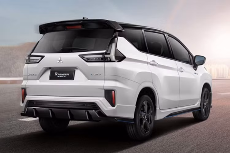 Giá này cao hơn 20.000 baht (15 triệu VNĐ) so với mẫu Xpander Cross HEV tiêu chuẩn và 48.000 baht (36 triệu VNĐ) so với mẫu Xpander HEV tiêu chuẩn.