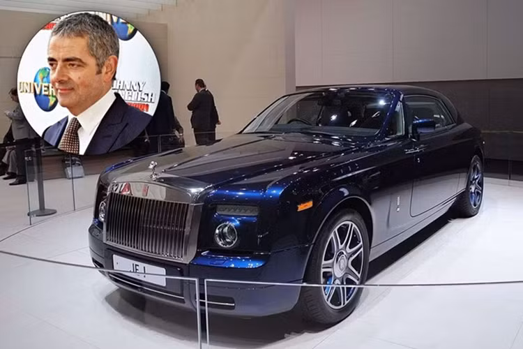  Rolls-Royce Phantom Drophead Rolls-Royce Phantom Drophead được sản xuất từ năm 2007 đến năm 2016, dựa trên cả Phantom và 100EX, mẫu xe ý tưởng được tạo ra để kỷ niệm 100 năm thành lập Rolls-Royce vào năm 2004. Chiếc xe siêu sang này từng gây chú ý khi xuất hiện tại lễ bế mạc Thế vận hội Olympic London 2012.