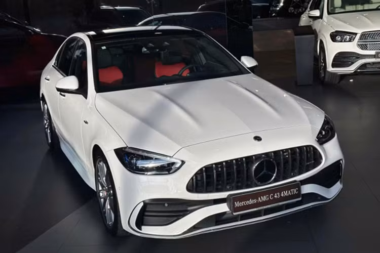 Mercedes-AMG C43 tai Viet Nam them trang bi, tang gia 30 trieu