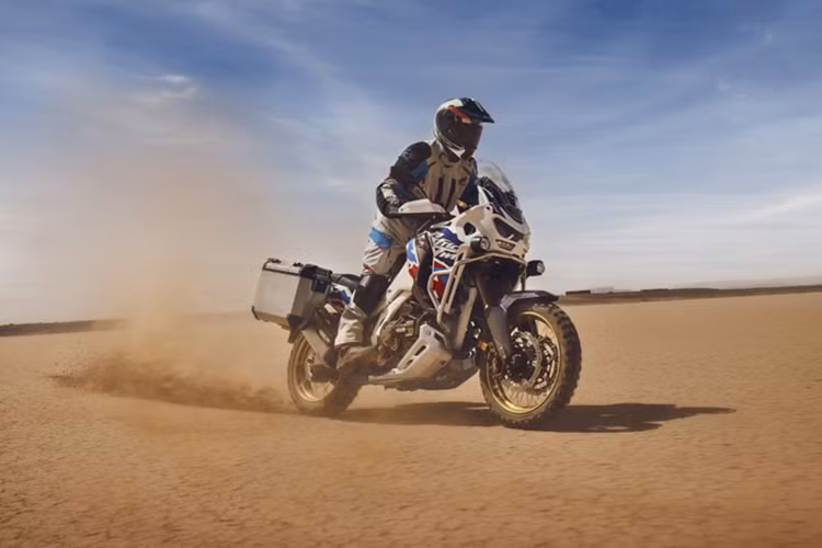 Bộ đôi Honda CRF1100L Africa Twin và CRF1100L Africa Twin Adventure Sports sở hữu thiết kế thể thao, trẻ trung phù hợp cho những chuyến phiêu lưu mạo hiểm, giúp người dùng chinh phục mọi địa hình.