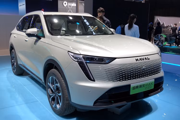 Hơn nữa, giống như hầu hết các loại xe hơi mới của Trung Quốc hiện nay, Xiaolong MAX thế hệ thứ hai sẽ hỗ trợ các chức năng lái xe hỗ trợ toàn diện trong môi trường đô thị, được cho là sử dụng nền tảng điện toán DJI Zhuoyu.