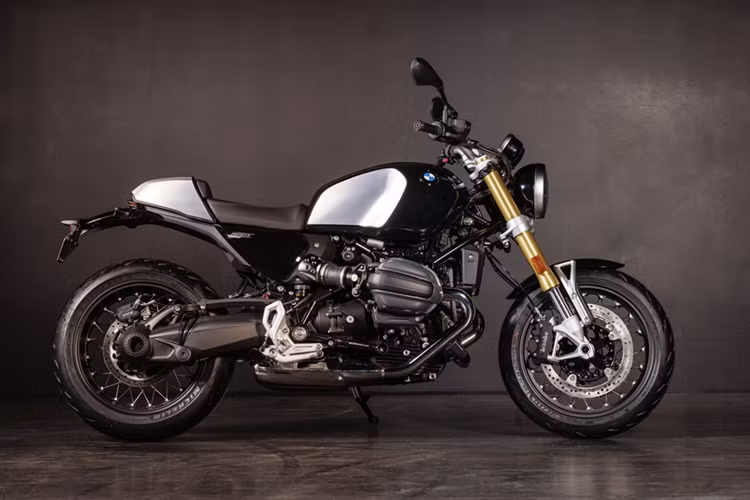 BMW Motorad tại Việt Nam mở bán BMW R12 nineT nhập khẩu từ Đức có mức giá 699 triệu đồng, kèm chế độ bảo hành 03 năm không giới hạn số kilomet.