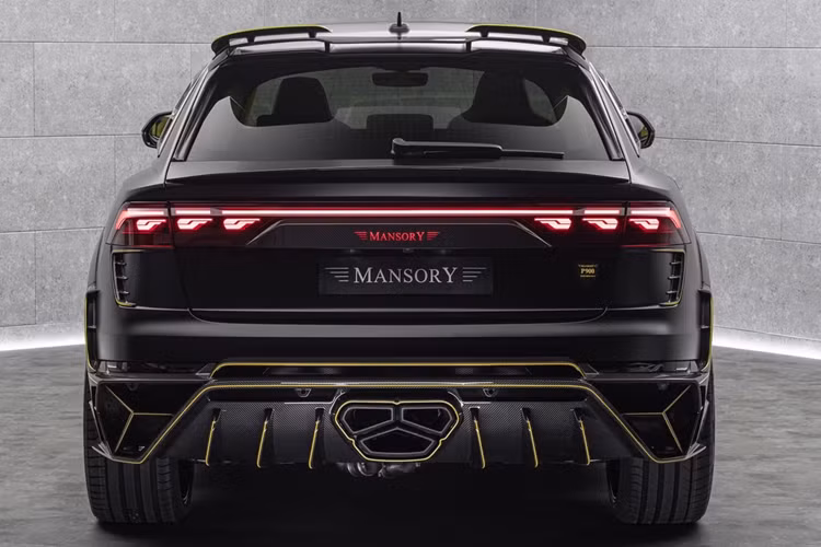 Ngoài ra một số chi tiết trang trí cũng được làm từ carbon. Về mức giá của gói nâng cấp Audi Q8 RS không được Mansory đề cập, nhưng với hàng loạt các trang bị kể trên và nâng cấp hiệu suất động cơ gầm 1.000 mã lực thì chắc chắn gói độ này chỉ dành cho giới "siêu giàu".