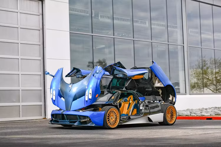 Tông màu đặc trưng của xe Pagani Huayra bản đặc biệt này được lấy cảm hứng từ Thái Bình Dương – đúng như cái tên của nó.