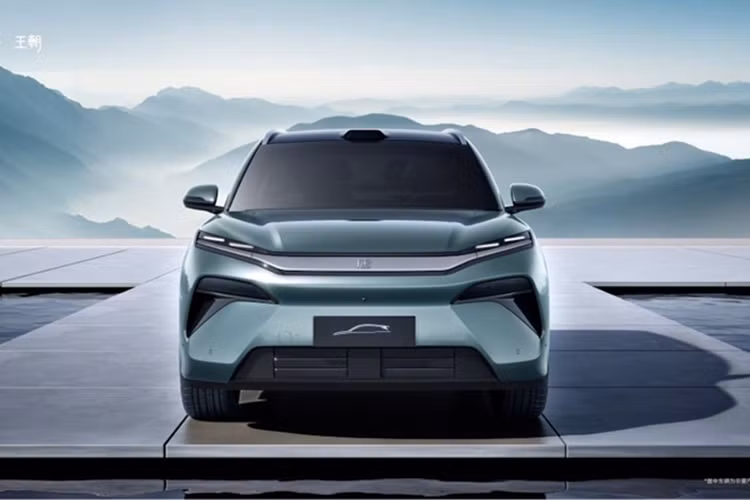 Vào ngày 19/1/2025 vừa qua, BYD đã công bố hình ảnh nội thất của mẫu xe SUV BTD Tang L và Han L sau khi chính thức ra mắt vào ngày 17 tháng 1. Giá bán sẽ được công bố tại sự kiện ra mắt vào tháng 3.