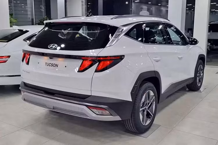 Đặc biệt, với thiết kế hiện đại, nội thất tiện nghi, và nhiều tùy chọn động cơ mạnh mẽ, mẫu xe vẫn tiếp tục là lựa chọn sáng giá trong phân khúc SUV hạng C. Nếu bạn đang tìm kiếm một chiếc xe gần như mới với giá cả phải chăng, đây chắc chắn là cơ hội không nên bỏ lỡ.