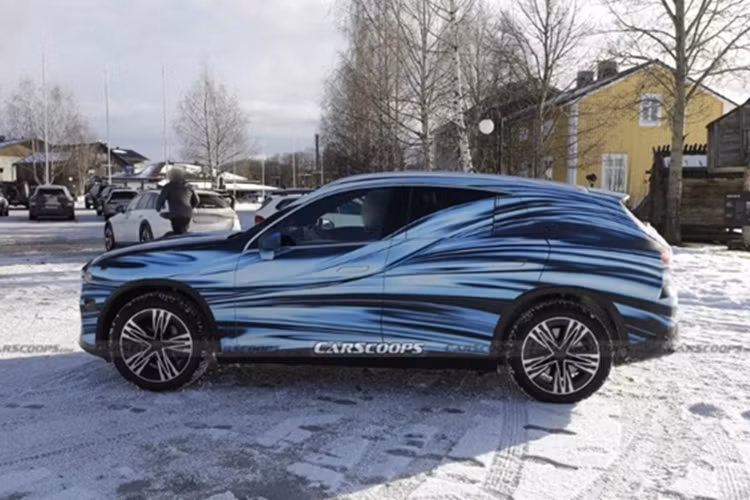 Theo hãng xe Đức, Mercedes-Benz GLC EV thuần điện hứa hẹn mang đến hiệu suất và phạm vi hoạt động tối ưu, tốc độ sạc nhanh, đồng thời vẫn giữ được tính linh hoạt và sự sang trọng đặc trưng của thương hiệu.