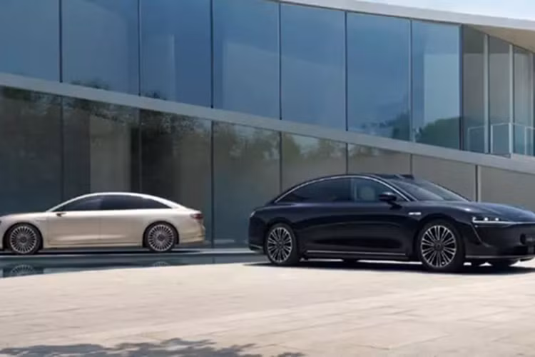 Trong hội nghị nhà đầu tư tại Trung Quốc, các viên chức của BAIC BluePark tiết lộ rằng họ đang nghiên cứu phiên bản EREV của mẫu xe sedan Stelato S9 hạng sang. Nhà sản xuất ôtô này không cung cấp thêm thông tin chi tiết về dự án.