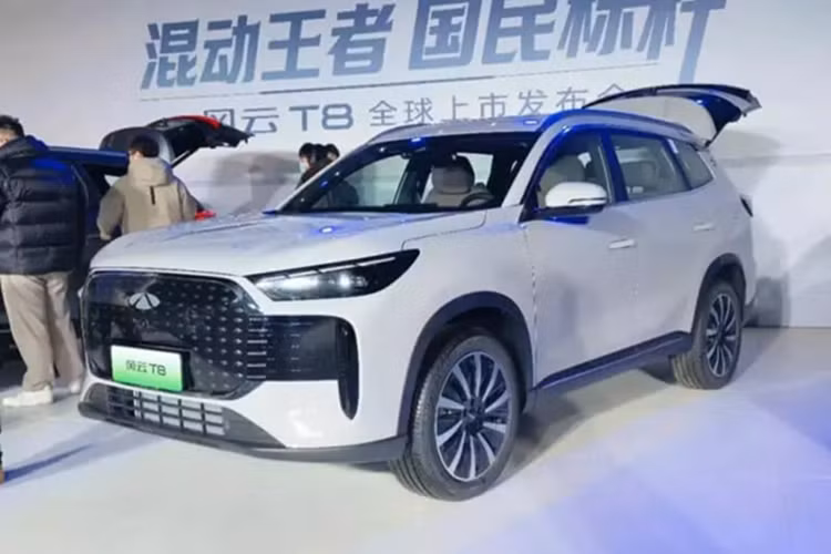 Mức giá xe Chery Fulwin T8 2025 cho tổng cộng 6 phiên bản từ 103.900 – 150.900 nhân dân tệ (14.300 – 20.800 USD), nhưng nếu khách hàng ở Trung Quốc mua xe từ bây giờ, sẽ nhận được mức giá ưu đãi có thời hạn là 99.900 nhân dân tệ (13.800 USD).