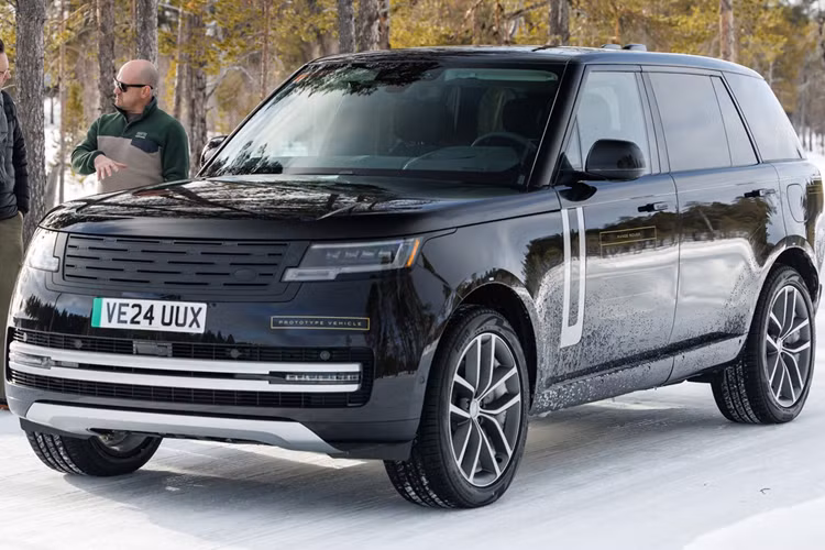 Jaguar Land Rover cũng tiết lộ khối pin 117 kWh sẽ bao gồm 344 cell pin hình lăng trụ và đặt trong cấu hình xếp chồng đôi. Tuy nhiên, hãng xe sang trọng từ Anh Quốc vẫn chưa công bố thông tin về phạm vi hoạt động của mẫu SUV đầu bảng thuần điện sắp ra mắt.