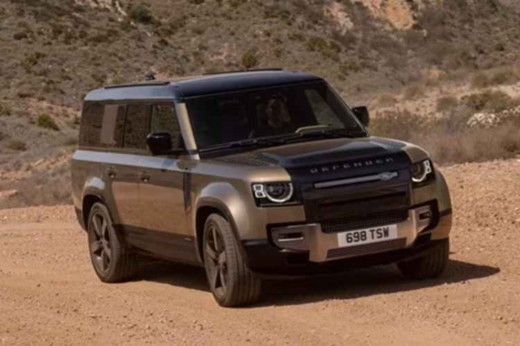 Việc tạo thêm không gian trong khung gầm Land Rover Defender EV để đặt pin rất khó khăn, đặc biệt khi phải duy trì bố trí trục và khả năng vận hành địa hình.