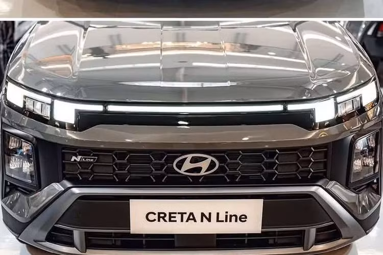Ghế lái chỉnh điện, gương chiếu hậu chống chói tự động trong xe, sạc không dây, cửa sổ trời toàn cảnh Panorama, điều hòa tự động với cửa gió phía sau, nút bấm khởi động máy, phanh tay điện tử, tự động giữ phanh tạm thời Auto Hold và camera 360 độ.