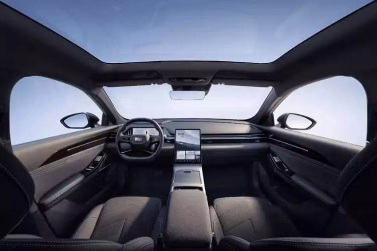 Ngược lại, vô lăng đáy phẳng hai chấu vẫn giữ nguyên. Ngoài ra, buồng lái thông minh Flyme Auto cũng sẽ có mặt.