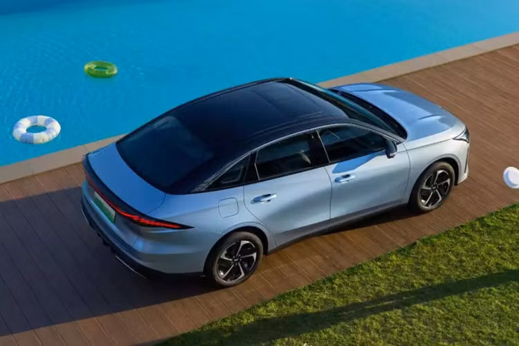 Ngoài ra, Geely Galaxy Starship 7 sẽ được xuất khẩu ra nước ngoài vào nửa cuối năm 2025 và hệ thống Thor PHEV thế hệ tiếp theo của Geely sẽ được phổ biến trên các sản phẩm mới của Galaxy. Năm 2024, Geely Galaxy đứng thứ hai trong bảng xếp hạng doanh số của các thương hiệu mới nổi trên thị trường xe năng lượng mới của Trung Quốc với doanh số hàng năm là 494.440 xe.