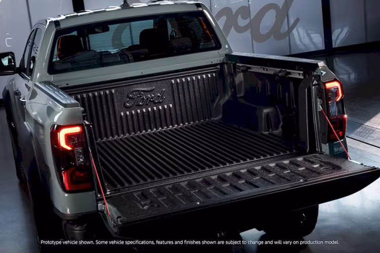 Ford vẫn chưa cung cấp đầy đủ thông tin chi tiết về hệ thống truyền động của Ranger Super Duty, chỉ biết rằng xe sử dụng máy dầu V6 3.0L. Dưới nắp ca-pô của Ranger hiện tại, động cơ này sản sinh công suất 247 mã lực/600 Nm. Ranger Super Duty cũng được trang bị hộp số tự động 10 cấp.