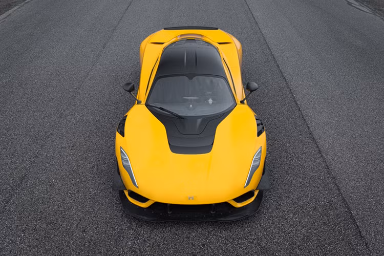 Venom F5 Evolution mới có công suất và mô-men xoắn cải thiện rõ rệt, khí động học cải tiến gia tăng lực ép xuống mặt đường, hệ thống treo thích ứng theo chế độ mới, cải thiện khả năng xử lý và cảm xúc cầm lái, kết hợp hệ thống ống xả và ghế touring dạng tuỳ chọn.