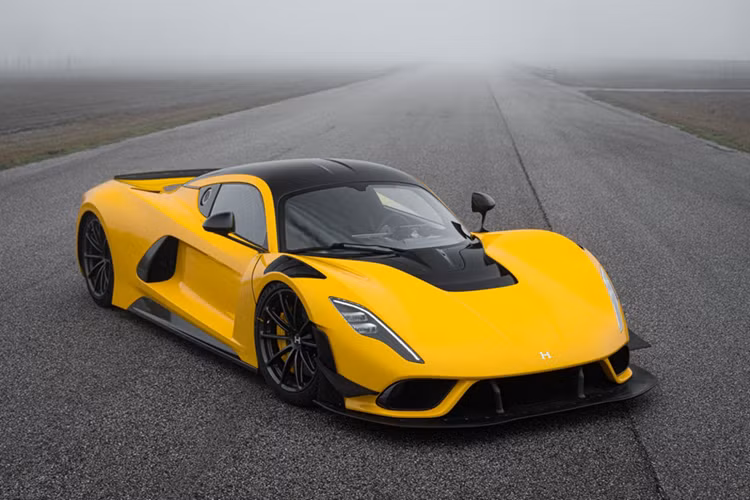 Hennessey Special Vehicles - nhà sản xuất siêu xe tại Texas, đã công bố Hennessey Venom F5 Evolution 2025 mới - chiếc xe thương mại trang bị động cơ đốt trong mạnh nhất thế giới. Thế hệ tiếp theo của chiếc siêu xe Mỹ được trang bị hàng loạt các nâng cấp hiệu suất tổng thể cùng khả năng xử lý linh hoạt và sự thoải mái.