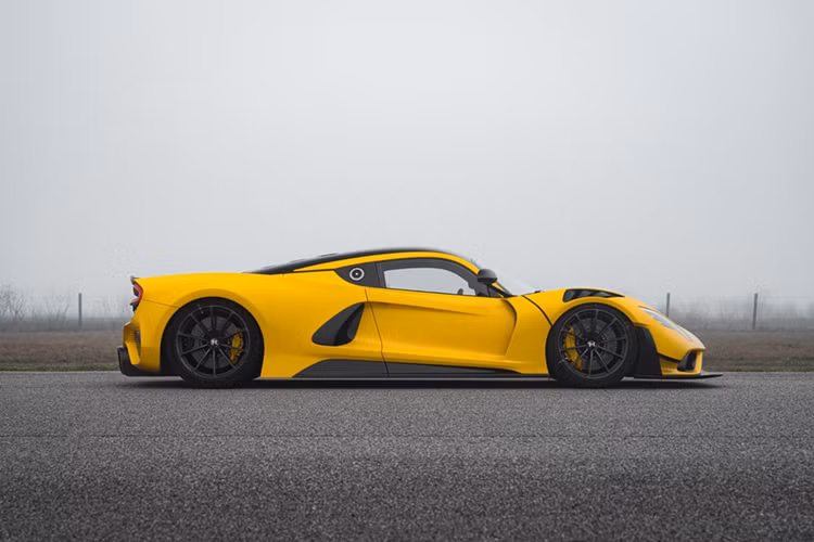 Mối quan hệ lâu dài của Hennessey với Shell Pennzoil và Roger Penske đã dẫn đến sự hợp tác với các chuyên gia kỹ thuật hiệu suất cao Ilmor Engineering để nâng cấp động cơ V8 tăng áp kép dung tích 6,6 lít, mang mã “Fury”.
