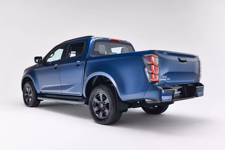Trong bối cảnh các đối thủ như Toyota Hilux và Ford Ranger vẫn đang trong giai đoạn thử nghiệm phiên bản thuần điện, D-Max EV đã đi trước một bước với sản phẩm thương mại hóa hoàn chỉnh.