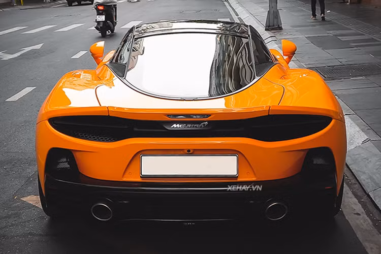 Siêu xe McLaren GT được định vị trên phân khúc của 570S nhưng dưới McLaren 720S, mẫu xe này sẽ cạnh tranh trực tiếp với Aston Martin DB11, Porsche 911 Turbo S hay Bentley Continental GT mới.