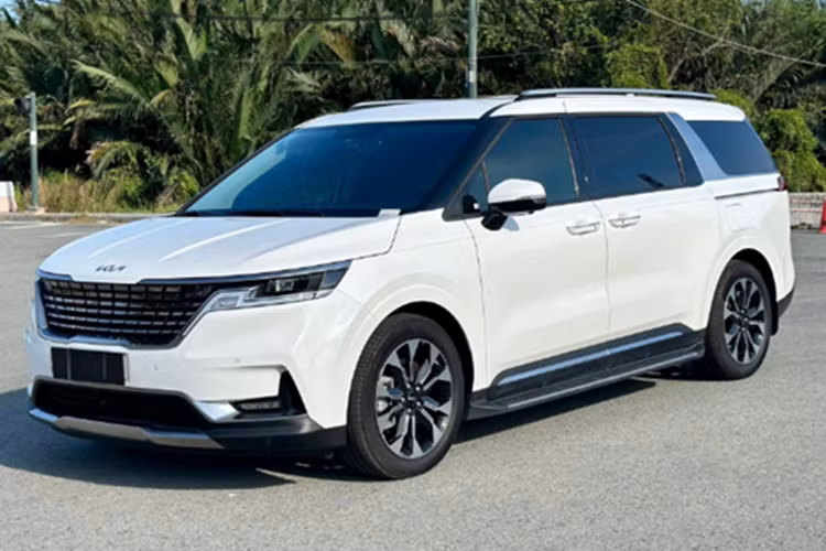 Kia Carnival ban xang “don kho”, dang giam toi 210 trieu dong